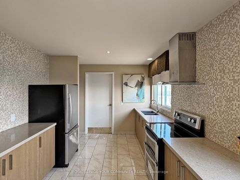 Photo 36 at 1611 - 61 Markbrook Lane, Jamestown, Toronto