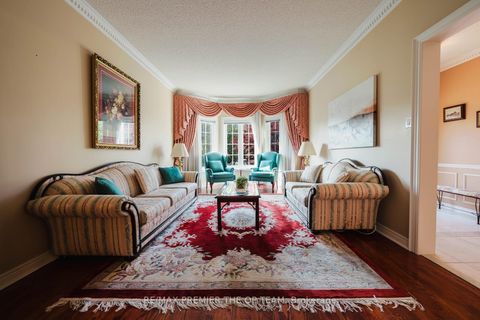 Photo 7 at 77 Malden Street, East Woodbridge, Vaughan