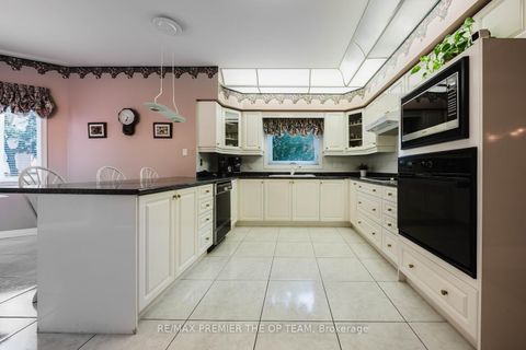 Photo 16 at 77 Malden Street, East Woodbridge, Vaughan