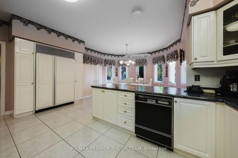 Photo 17 at 77 Malden Street, East Woodbridge, Vaughan