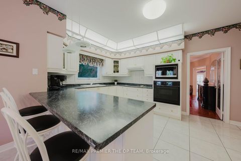 Photo 18 at 77 Malden Street, East Woodbridge, Vaughan