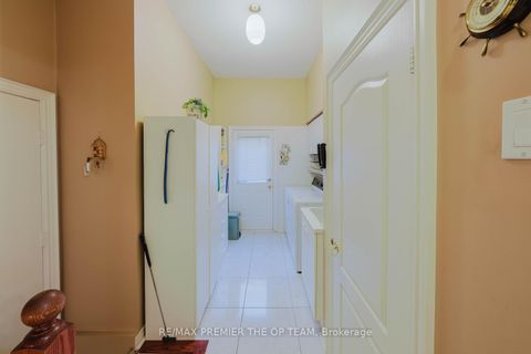 Photo 22 at 77 Malden Street, East Woodbridge, Vaughan