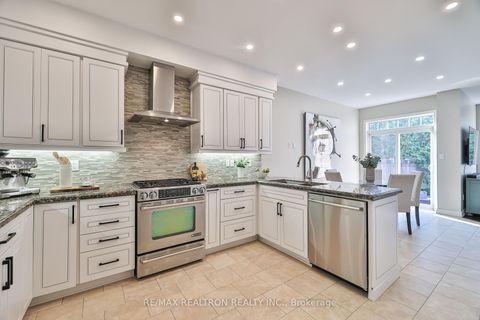 Photo 3 at 42 Southvale Drive, Patterson, Vaughan