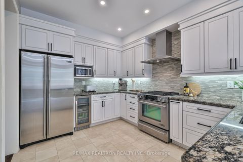 Photo 4 at 42 Southvale Drive, Patterson, Vaughan