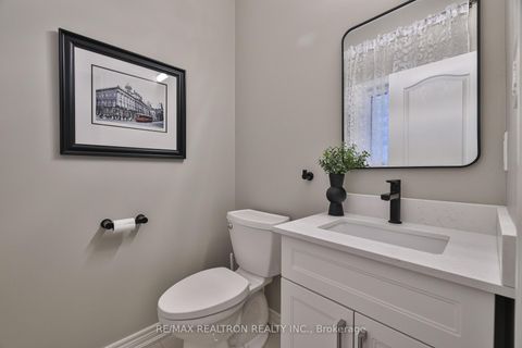 Photo 10 at 42 Southvale Drive, Patterson, Vaughan