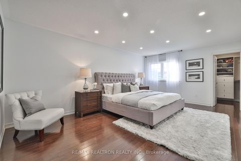 Photo 11 at 42 Southvale Drive, Patterson, Vaughan
