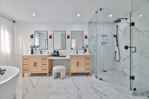 Photo 12 at 42 Southvale Drive, Patterson, Vaughan