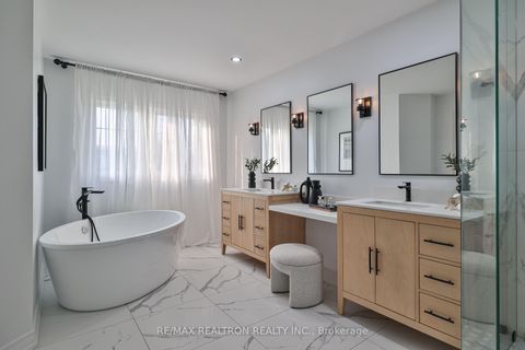 Photo 13 at 42 Southvale Drive, Patterson, Vaughan
