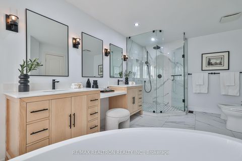 Photo 14 at 42 Southvale Drive, Patterson, Vaughan