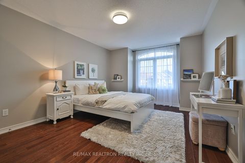 Photo 16 at 42 Southvale Drive, Patterson, Vaughan
