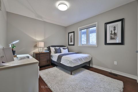 Photo 18 at 42 Southvale Drive, Patterson, Vaughan