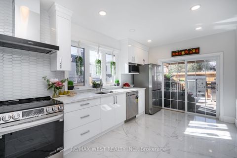 Photo 15 at 540 Dufferin Street, Little Portugal, Toronto