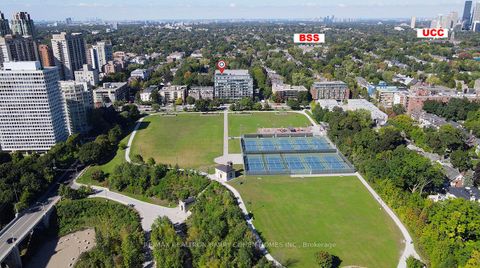 Photo 2 at TH107 - 6 Parkwood Avenue, Casa Loma, Toronto