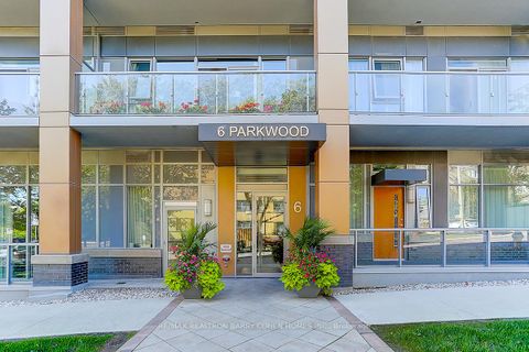 Photo 3 at TH107 - 6 Parkwood Avenue, Casa Loma, Toronto