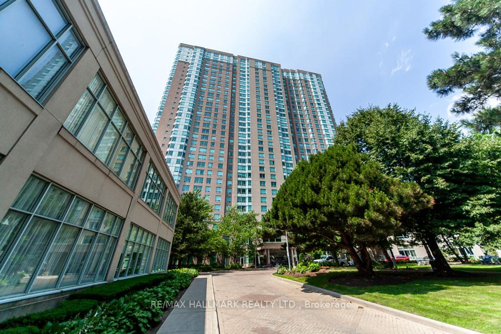 2731 - 68 Corporate Drive, Woburn, Toronto 