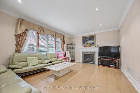 Photo 15 at 55 Frybrook Crescent, Bayview Hill, Richmond Hill