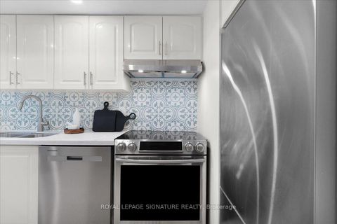 Photo 9 at 107 - 262 St Helens Avenue, Dufferin Grove, Toronto