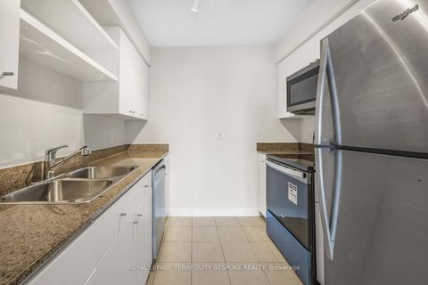 Photo 13 at 1002 - 373 Front Street W, Waterfront Communities C1, Toronto