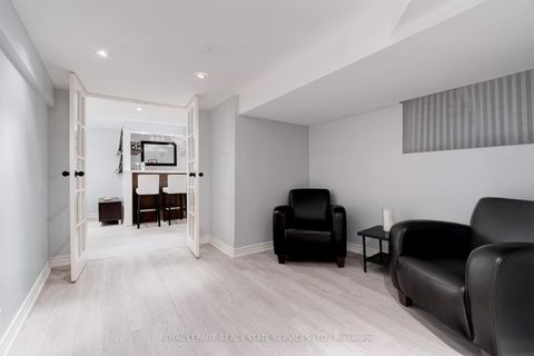 Photo 34 at 3282 Victoria Street, BR Bronte, Oakville