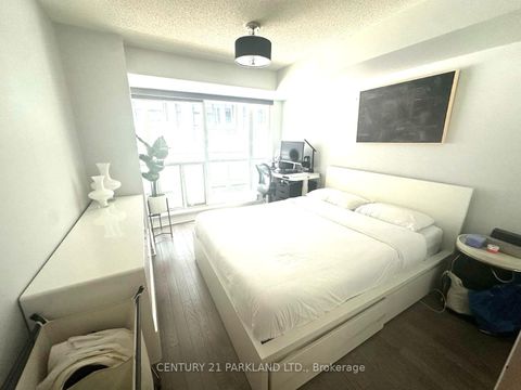 Photo 8 at 325 - 270 Wellington Street W, Waterfront Communities C1, Toronto