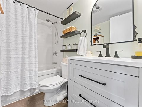 Photo 11 at 1208 - 15 Fort York Boulevard E, Waterfront Communities C1, Toronto