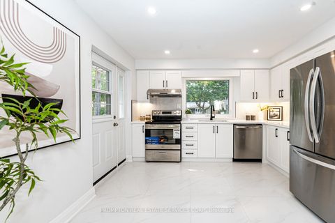 Photo 7 at 318 Paliser Crescent S, Harding, Richmond Hill