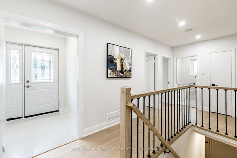 Photo 10 at 318 Paliser Crescent S, Harding, Richmond Hill