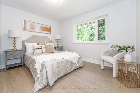 Photo 12 at 318 Paliser Crescent S, Harding, Richmond Hill