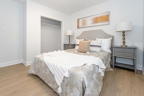 Photo 14 at 318 Paliser Crescent S, Harding, Richmond Hill