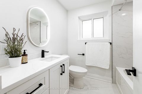 Photo 15 at 318 Paliser Crescent S, Harding, Richmond Hill