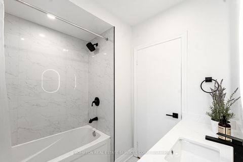 Photo 16 at 318 Paliser Crescent S, Harding, Richmond Hill