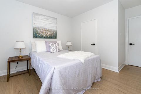 Photo 18 at 318 Paliser Crescent S, Harding, Richmond Hill
