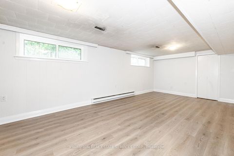 Photo 23 at 318 Paliser Crescent S, Harding, Richmond Hill