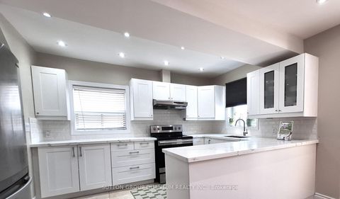 Photo 7 at 74 Cliff Street, Smythe, Toronto