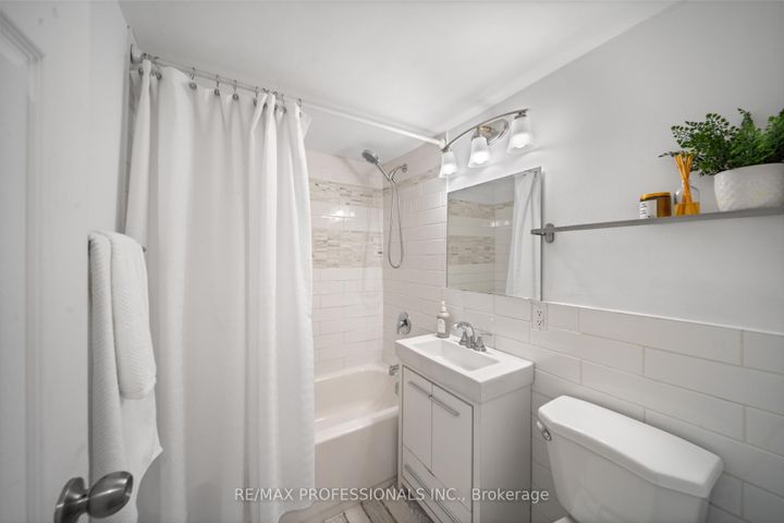Photo 18 at 216 - 100 Coe Hill Drive, Swansea, Toronto