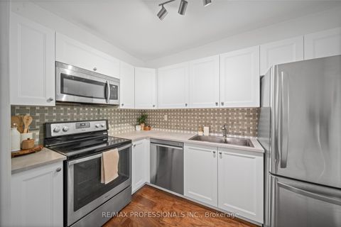 Photo 3 at 216 - 100 Coe Hill Drive, Swansea, Toronto