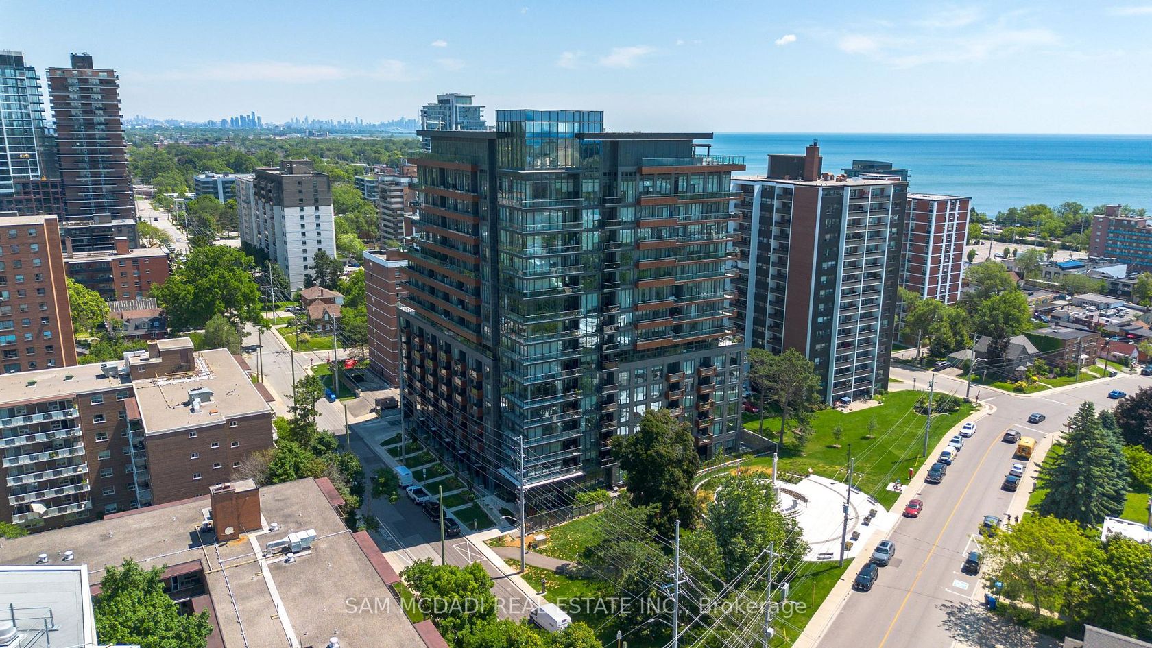 321 - 21 Park Street E, Port Credit, Mississauga by Loree Meneguzzi Real Estate 321 - 21 Park Street E, Port Credit, Mississauga