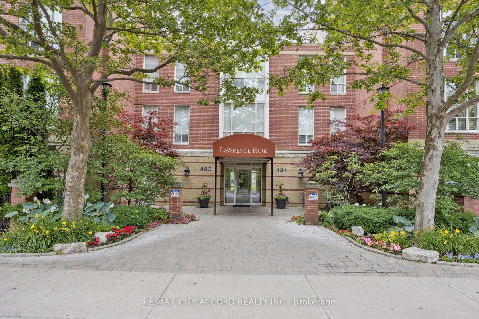210 - 485 Rosewell Avenue, Lawrence Park South, Toronto by Loree Meneguzzi Real Estate 210 - 485 Rosewell Avenue, Lawrence Park South, Toronto