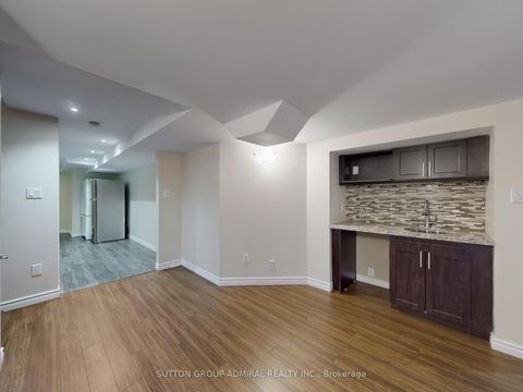 Photo 17 at 155 Vellore Avenue, Vellore Village, Vaughan