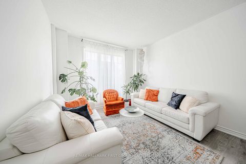 Photo 7 at 19 Kidd Terrace, York University Heights, Toronto