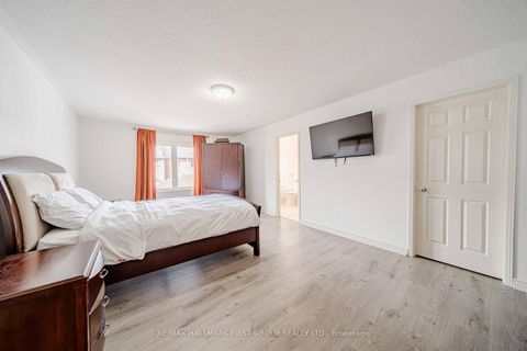 Photo 32 at 19 Kidd Terrace, York University Heights, Toronto