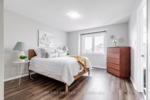 Photo 16 at 215 Equator Crescent, Vellore Village, Vaughan