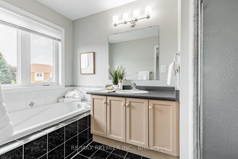 Photo 18 at 215 Equator Crescent, Vellore Village, Vaughan