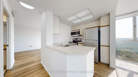 Photo 10 at 904 - 7 Concorde Place, Don Mills, Toronto
