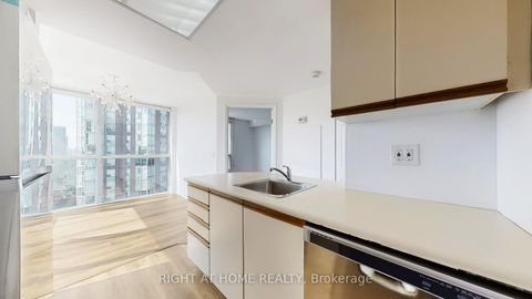 Photo 13 at 904 - 7 Concorde Place, Don Mills, Toronto