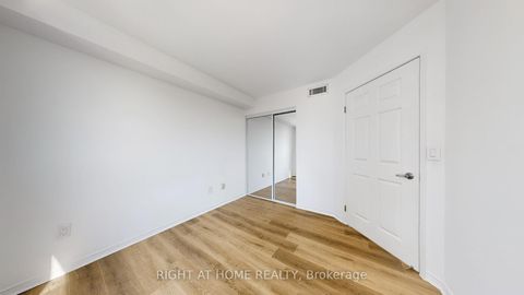 Photo 15 at 904 - 7 Concorde Place, Don Mills, Toronto