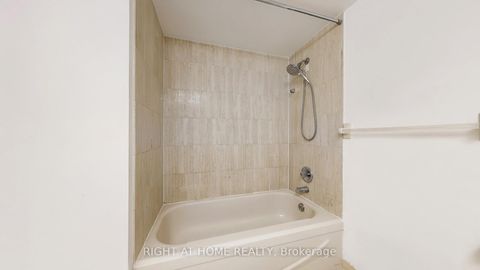 Photo 17 at 904 - 7 Concorde Place, Don Mills, Toronto