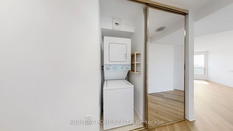 Photo 18 at 904 - 7 Concorde Place, Don Mills, Toronto