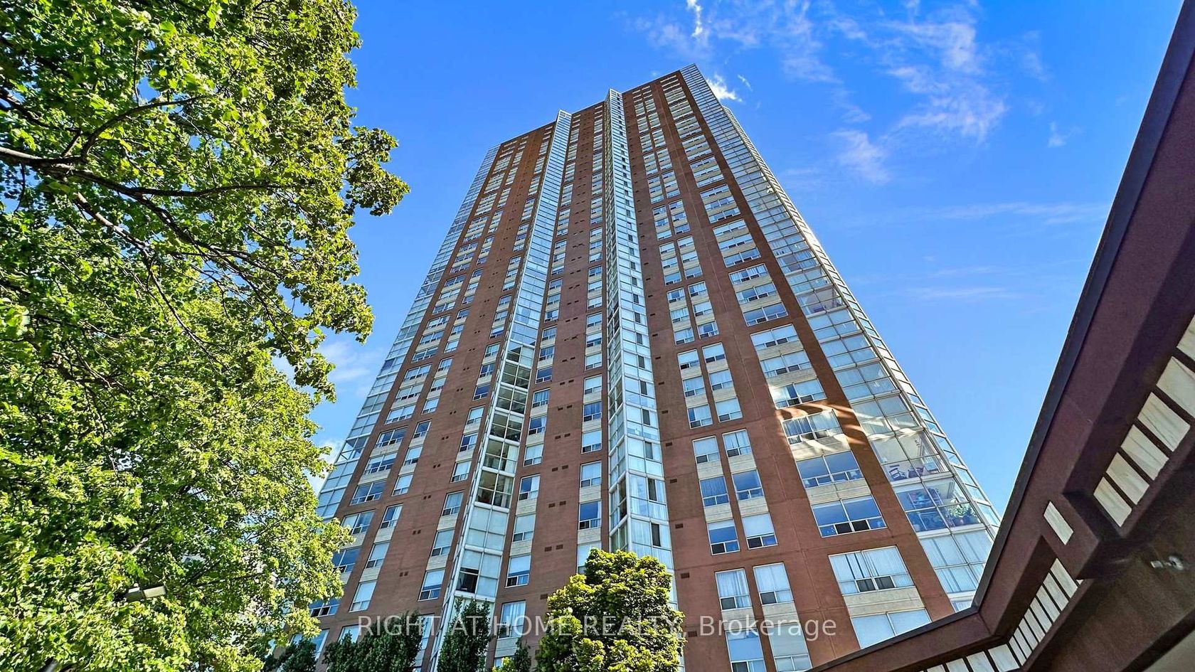 904 - 7 Concorde Place, Don Mills, Toronto 