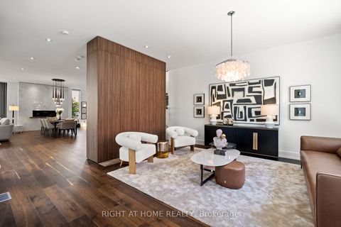 Photo 2 at 15 Fairmeadow Avenue, Windfields, Toronto